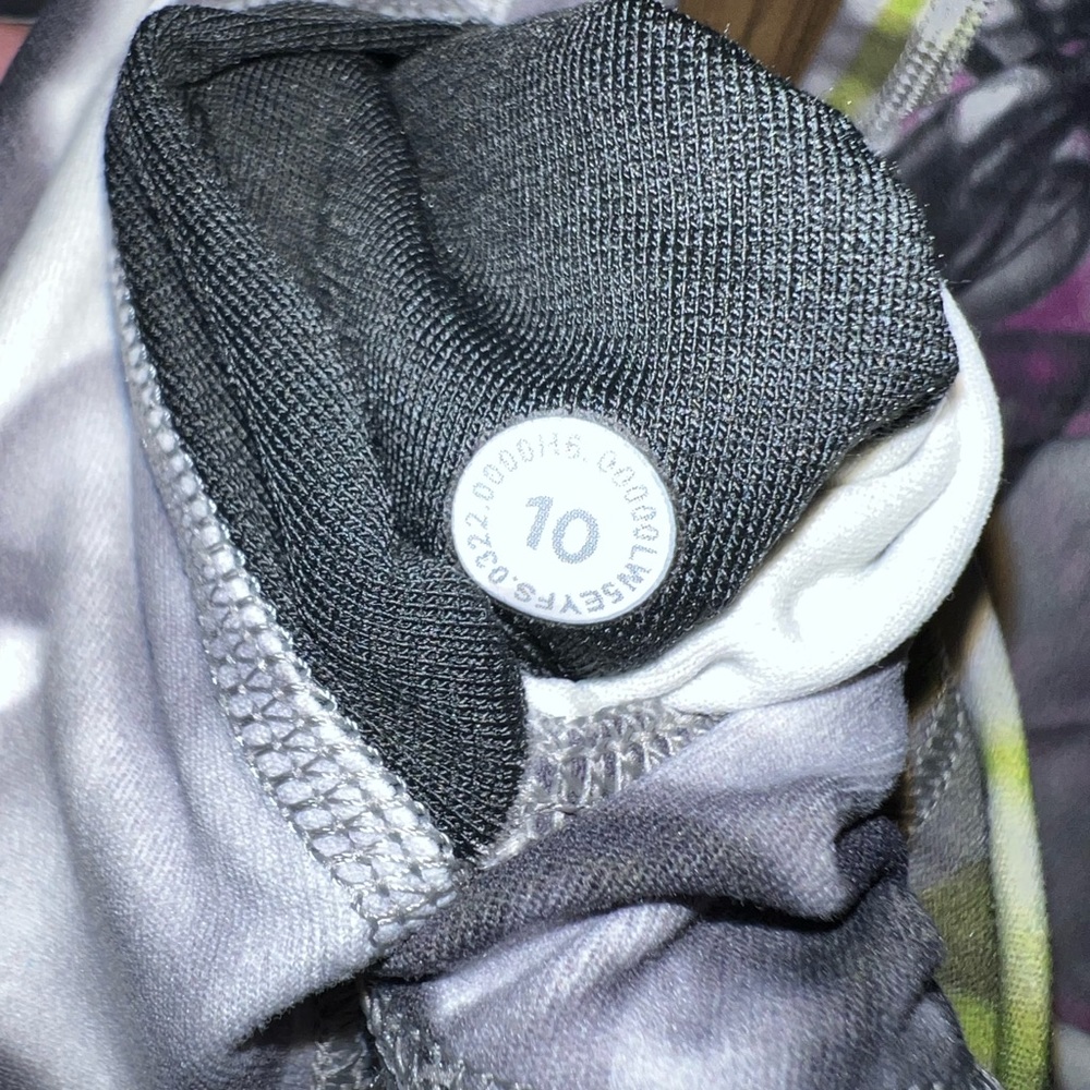 Lululemon leggings Size 10, Color- unicorn throwback white multi - Picture 3 of 4